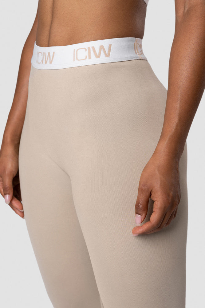 define seamless logo tights wmn sand/white