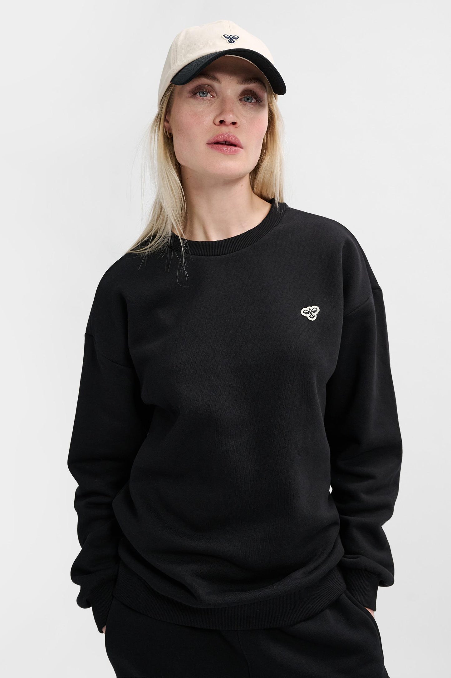 HUMMEL - Hmlloose Crewneck Bee - Black