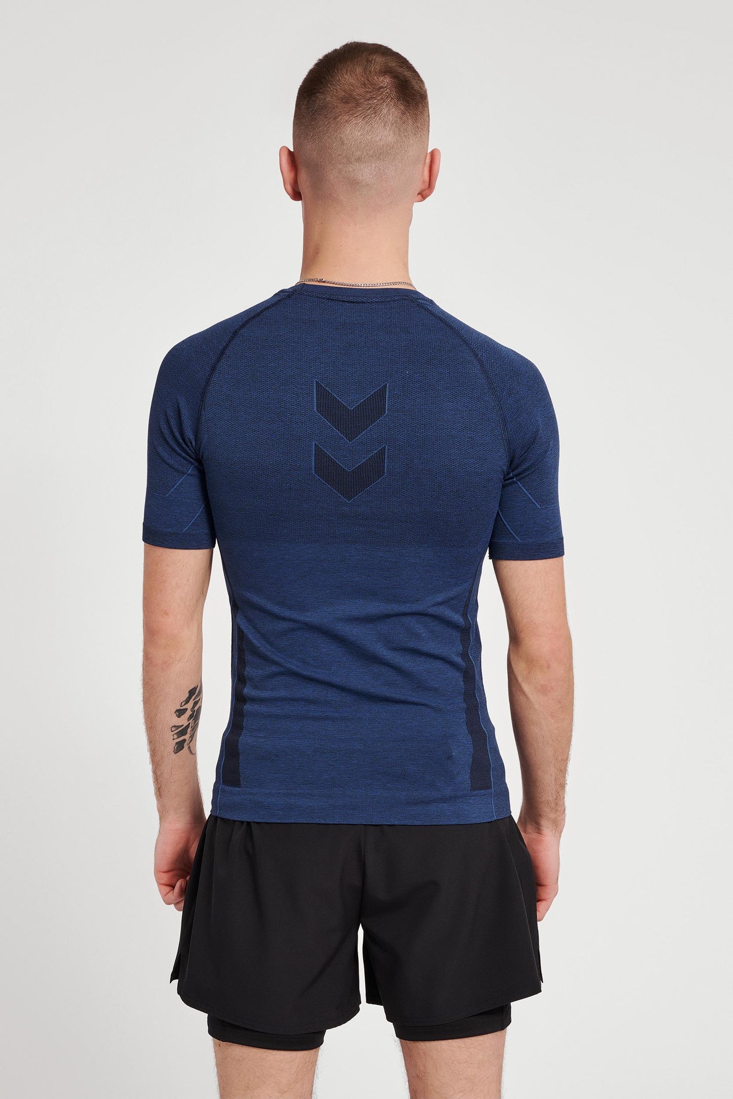 HUMMEL - Hmlte Mike Seamless T-shirt - Insignia Blue/black Melange