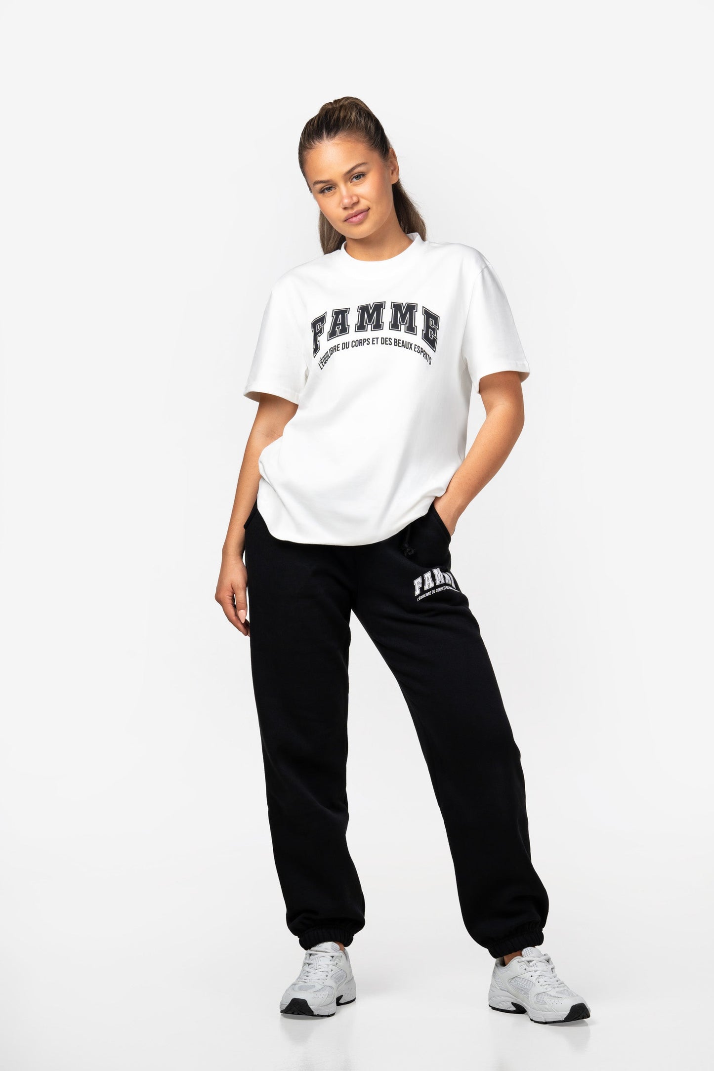 Oversized T-Shirt - Hvid - for kvinde - FAMME - Toppe